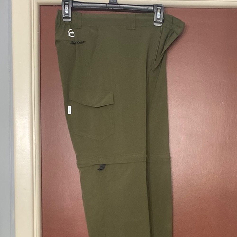 Magellan Outdoors Green Cargo Pants Durable Design